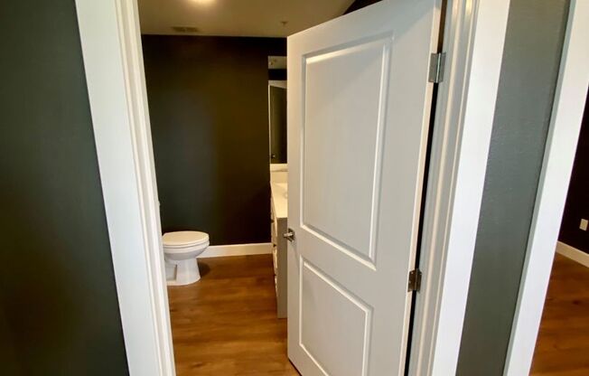 Studio, 1 bath, 292 sqft, $899, Unit COMM OFC #A