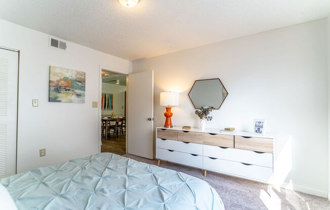 2 beds, 2 baths, 923 sqft, $1,375, Unit 484-1707