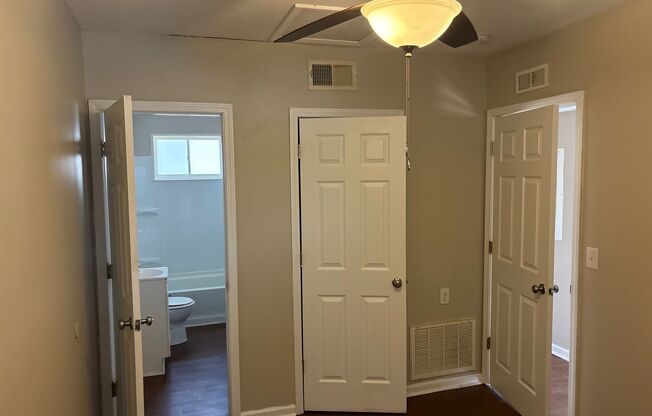 1 bed, 1 bath, 570 sqft, $895, Unit 2011-36