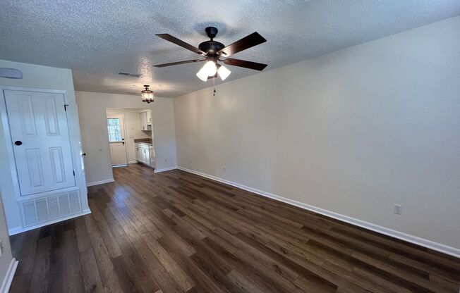 2 beds, 1 bath, $1,295