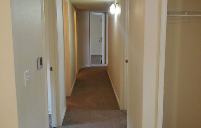 3 bd, 2 ba condo, S Columbia, top level, w/d included, near Providence/Nifong