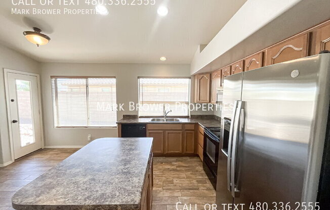 270 W DANA DR