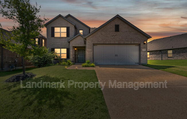 1206 FOX CHASE DR