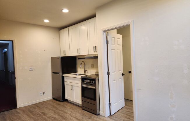 1 bed, 1 bath, 400 sqft, $1,865, Unit 201