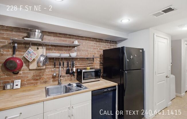 228 F St NE