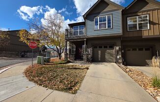 Stunning 3 Bed 3 Bath Townhouse Located Near Garden of the Gods!!