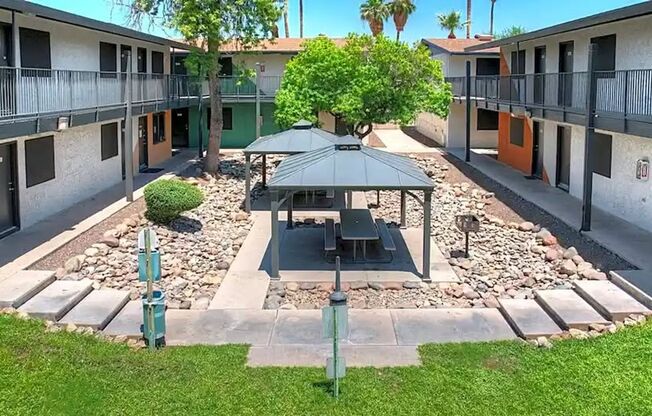 Studio, 1 bath, 300 sqft, $979, Unit 15