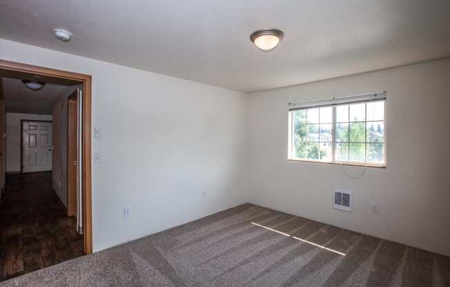 Farr Court Apartments Bedroom and Entryway