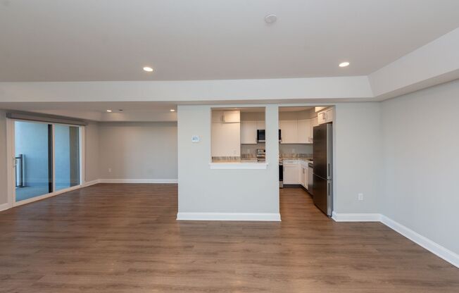 2 beds, 1.5 baths, 1,100 sqft, $2,950, Unit 201L