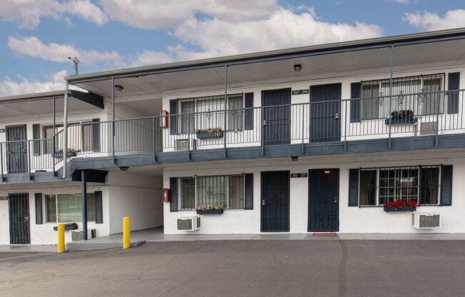 1 bedroom condo near UNLV and the Strip for only $695!