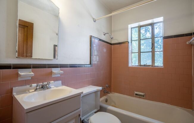 1 bed, 1 bath, 950 sqft, $1,595, Unit 09
