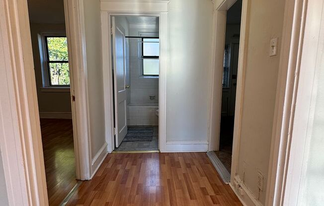 1 bed, 1 bath, $875, Unit D5