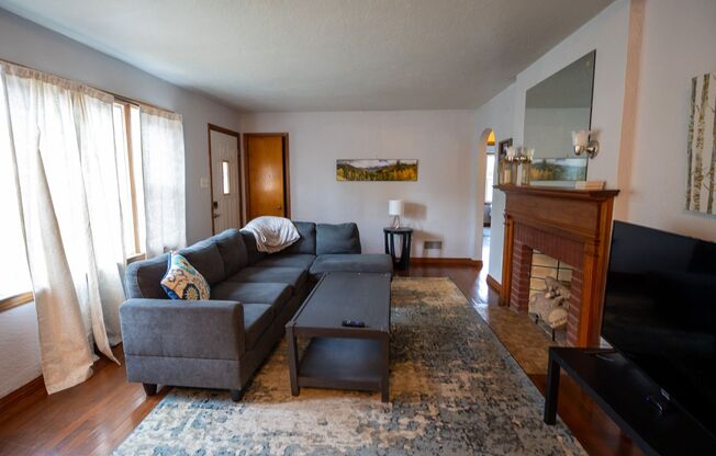 Welcome to 1311 Paris Road: Your Cozy Haven in Central Columbia's Arcade District!