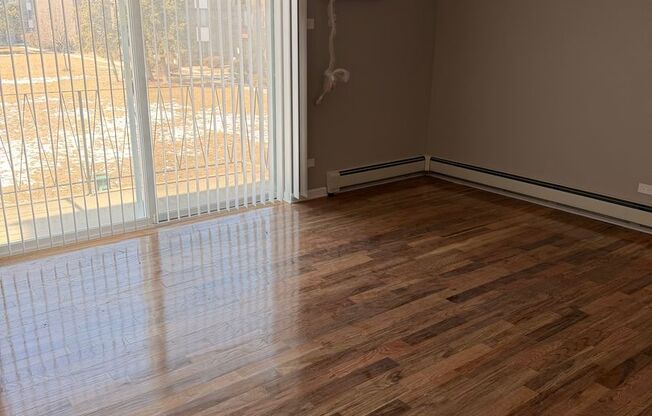 2 beds, 1 bath, 865 sqft, $1,925, Unit Building 9-2C