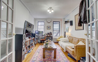 410 E 59 ST