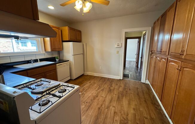 3 beds, 2 baths, 1,300 sqft, $1,250, Unit 1614 S 4th St