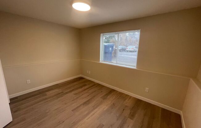 2 beds, 1 bath, 990 sqft, $1,400, Unit 2