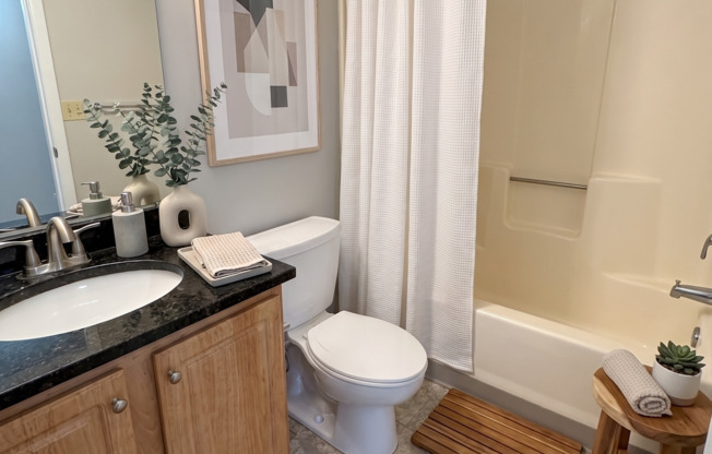 2 beds, 1 bath, 975 sqft, $1,425, Unit 903