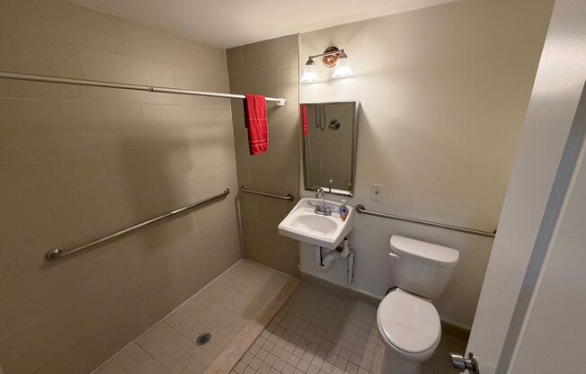 3 beds, 3 baths, 823 sqft, $1,695, Unit Unit 01
