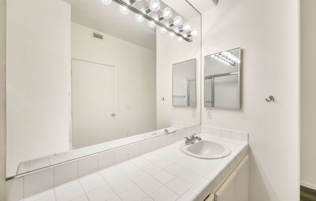 2 beds, 2 baths, $1,200, Unit # 1044