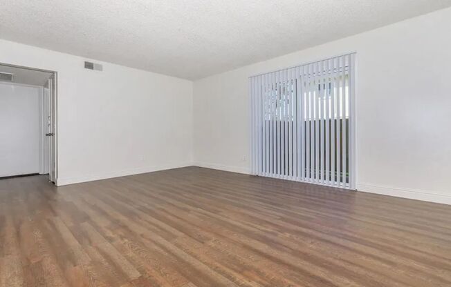 2 beds, 1 bath, 760 sqft, $1,435, Unit 06-106