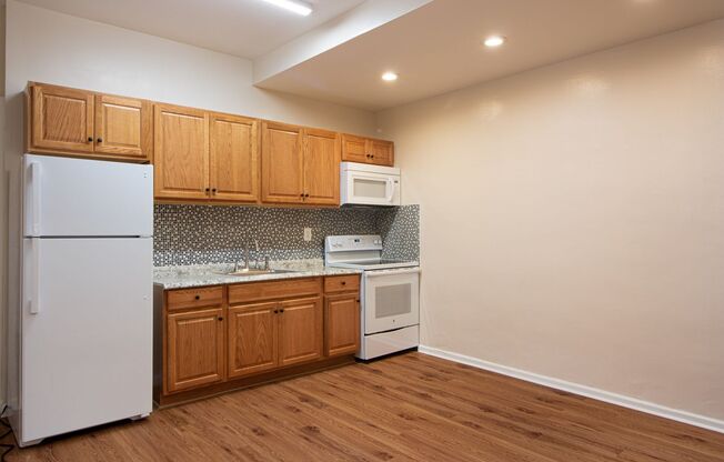 ⭐⭐⭐NEWLY RENOVATED 3 BEDROOM AND 1.5 BATHS CONVENIETLY LOCATED IN GERMANTOWN!⭐⭐⭐