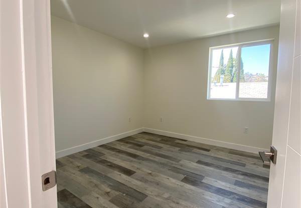 1309 1/2 N ORANGE DR