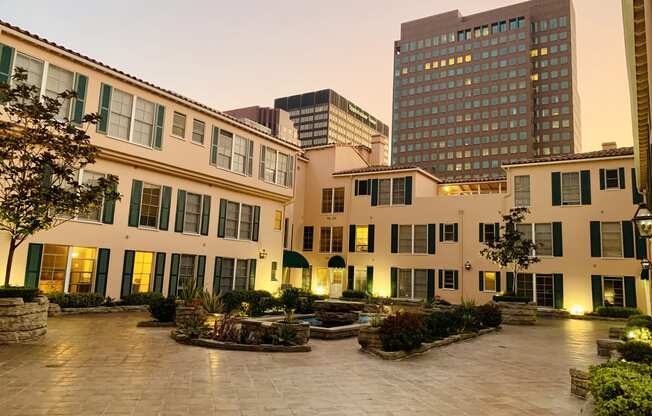 Lindbrook Manor Apartments