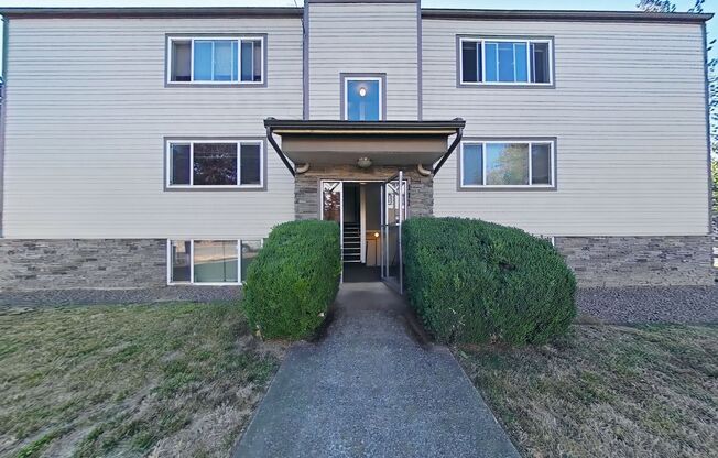2 Bedroom Apartment ~ Close to Campus ~ Cat Friendly