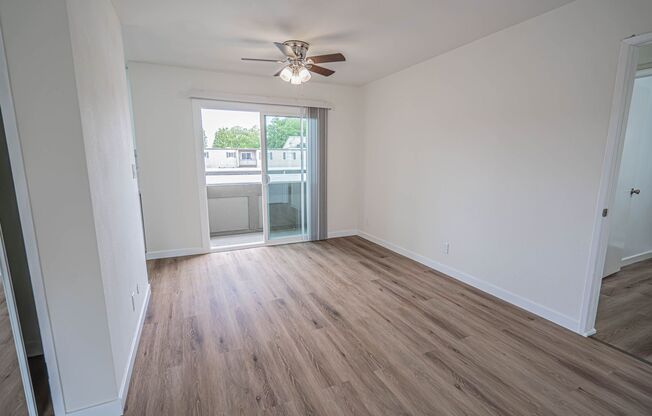 Lakeshore 2 Bedroom Condo for Rent in Valencia – Fully Renovated and Move-In Ready!