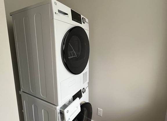 1 bed, 1 bath, 525 sqft, $1,550, Unit 33