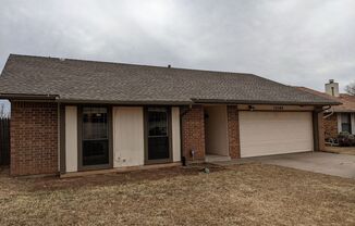 Great 3 Bed 2 Bath Home in Mustang Schools!