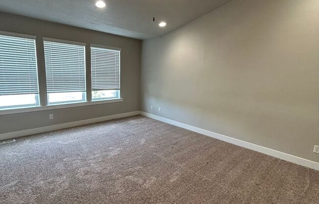 1st Month Free Rent!