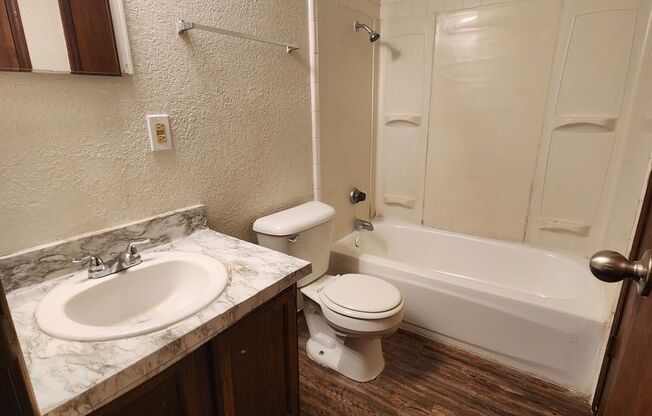 2 Bedroom, 1 Bathroom Located in OKC Available SOON!