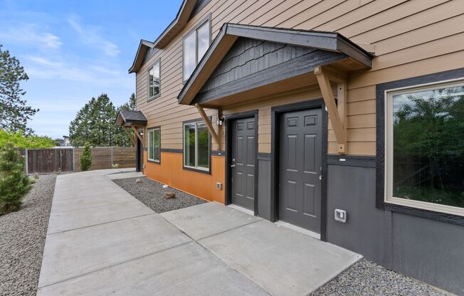 Alki Townhomes 2-bedrooms, 1.5 bathrooms