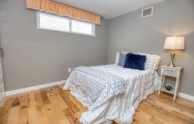 2 beds, 1.5 baths, 920 sqft, $2,500, Unit B