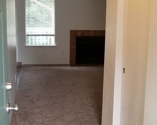 2 beds, 1 bath, 900 sqft, $1,720, Unit 16