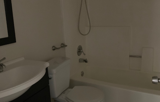 1 bed, 1 bath, 700 sqft, $2,100, Unit 211