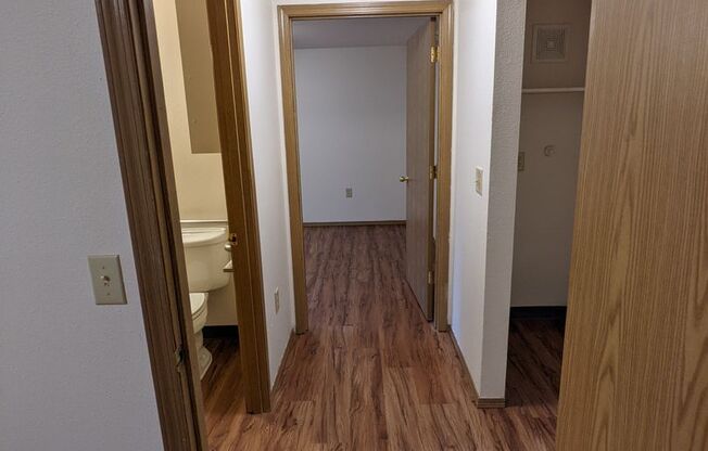 2 beds, 1 bath, 750 sqft, $1,395, Unit 33