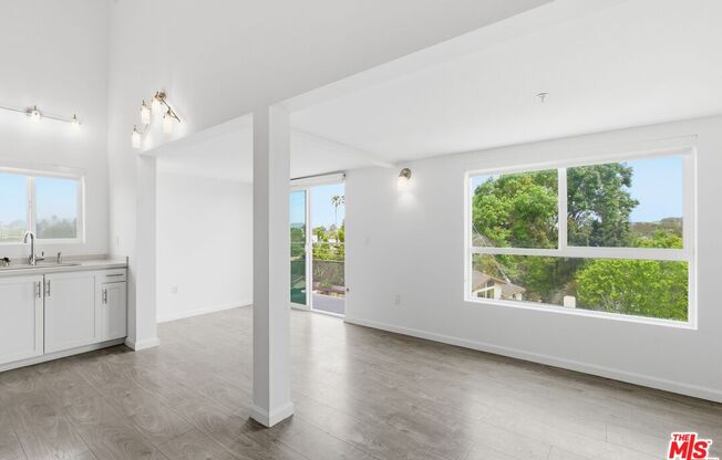 4980 S CENTINELA AVE