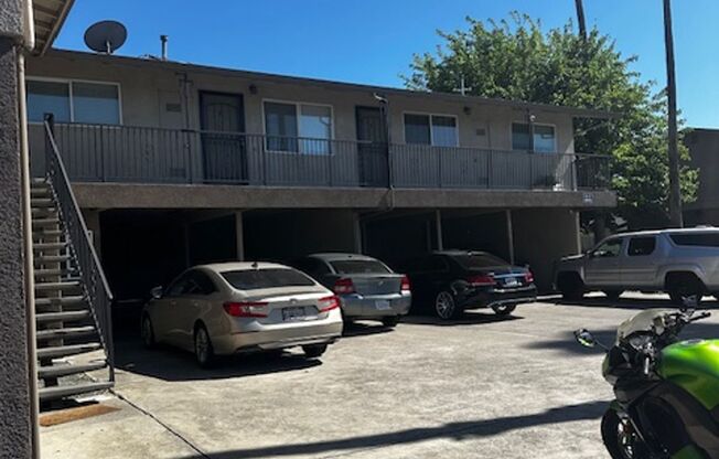 Excellent commute location. 1 bedroom upstairs unit in the heart of Concord