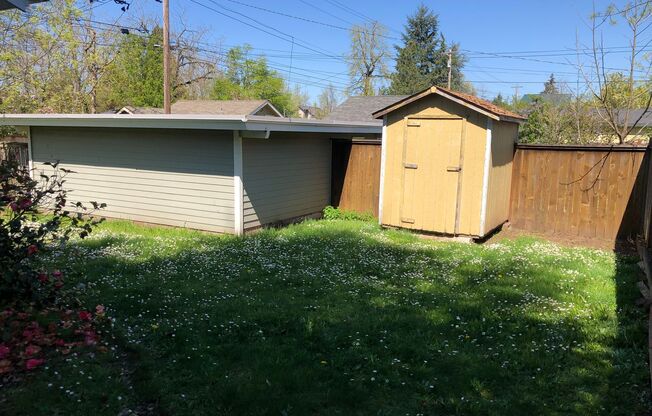 Charming 2 bed 1 bath house in a great neighborhood!