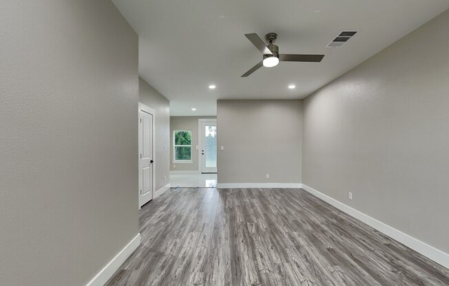 111 FOSTER LN
