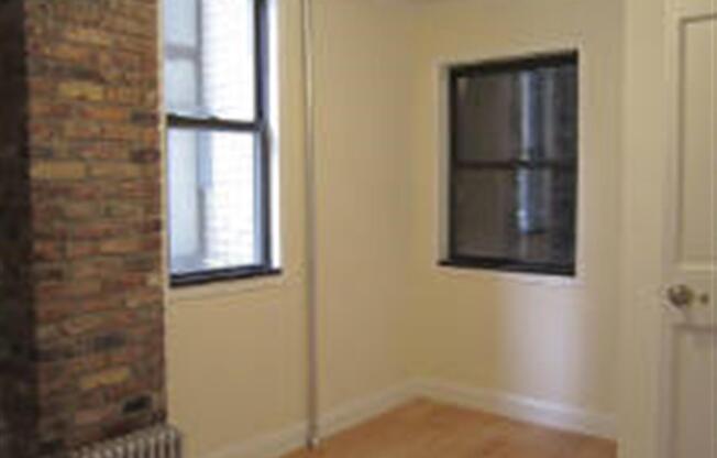 3 beds, 1 bath, $5,795, Unit 2