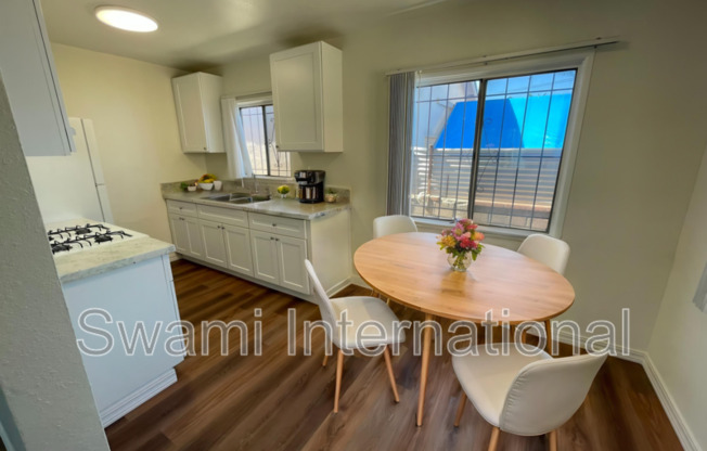 1102 W 92 ST