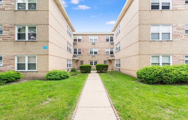 2 beds, 1 bath, $1,795, Unit Apt #3B