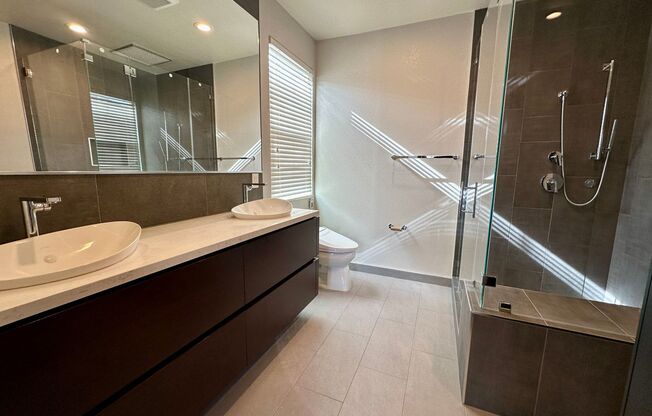 REMODELED TOWNHOME WITH THOUGHTFUL UPGRADES | CALM SETTING