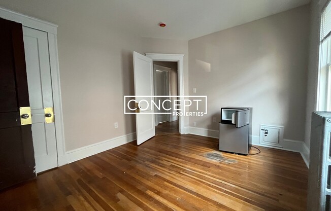 4 beds, 2 baths, 2,000 sqft, $3,700, Unit 2
