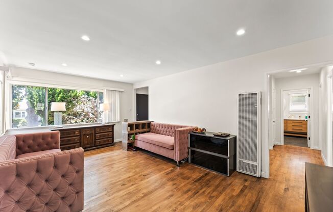 Gorgeous 2 bed + Office Bedroom House For Rent – 8016 Denrock Ave, Los Angeles, CA 90045