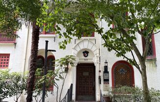 Capitol Hill Studio $1695.00, Utilities included/Old World Charm!!